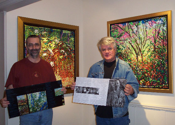 Bertrand Tremblay et Richard Ste-Marie &agrave; la galerie Iris de Baie-Saint-Paul fin mai 2002 montrant le po&egrave;me affiche Encore, avec en arri&egrave;re plan les peintures Au bord du chemin et Hommage &agrave; Riopelle, &copy; Bertrand Tremblay 2002