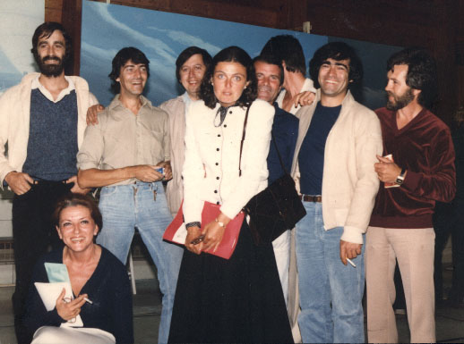 Photo prise au premier Symposium de Baie-Saint-Paul, 1982, avec Fran&ccedil;oise Labb&eacute;, Bertrand Tremblay, Jacques Hudon, R&eacute;mi Clark, Mme Clarke, &eacute;pouse de Joe Clarke, Giovanni Girometta, Louis Tremblay, Guy Paquet et Vladimir Horik. Photographie: courtoisie de Guy Paquet.